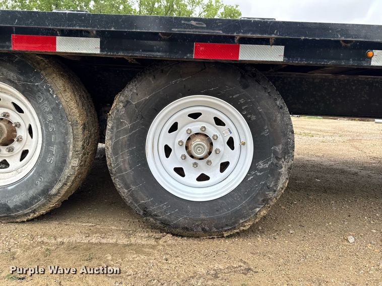 image for item DV2662 2021 Lamar F8022427 equipment trailer