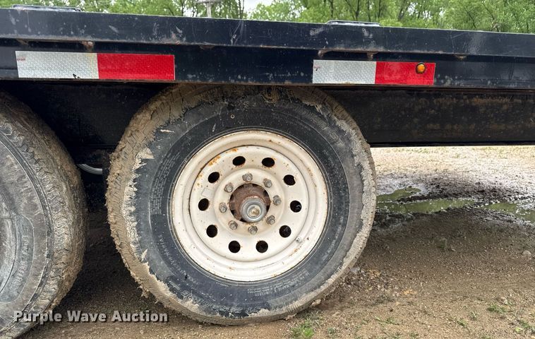 image for item DV2662 2021 Lamar F8022427 equipment trailer