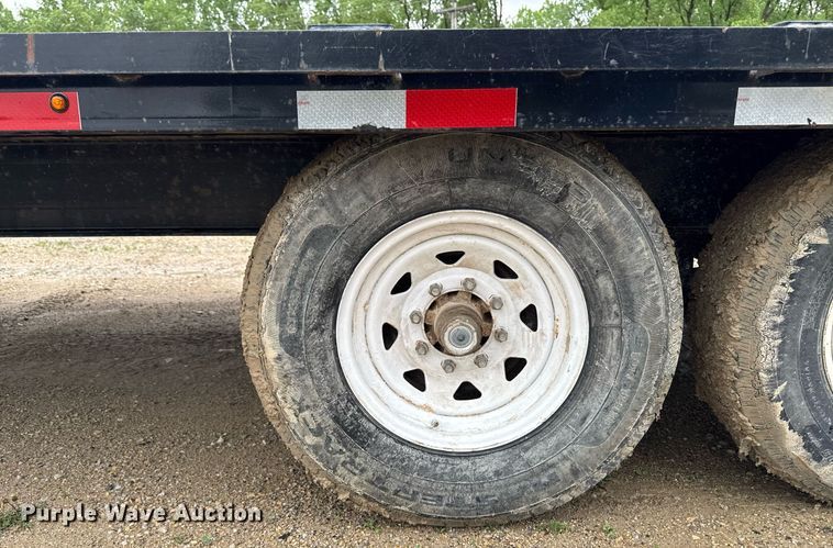 image for item DV2662 2021 Lamar F8022427 equipment trailer