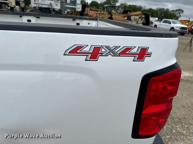 image for item DV2665 2017 Chevrolet Silverado LT Crew Cab pickup truck