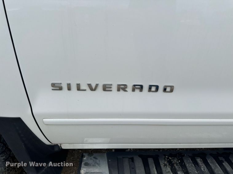 image for item DV2665 2017 Chevrolet Silverado LT Crew Cab pickup truck
