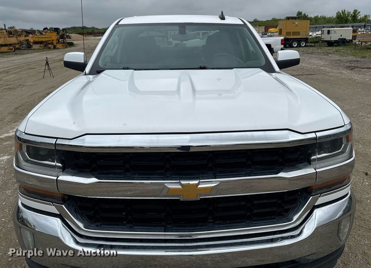 image for item DV2665 2017 Chevrolet Silverado LT Crew Cab pickup truck