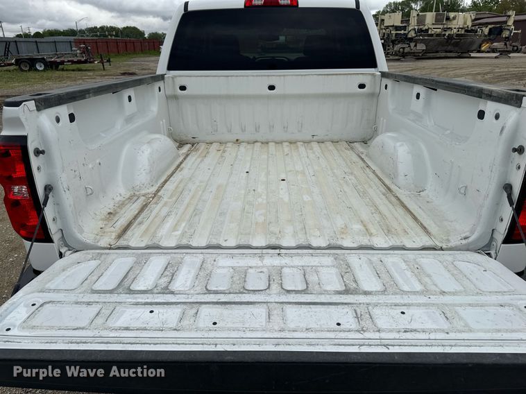 image for item DV2665 2017 Chevrolet Silverado LT Crew Cab pickup truck