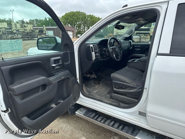 image for item DV2665 2017 Chevrolet Silverado LT Crew Cab pickup truck