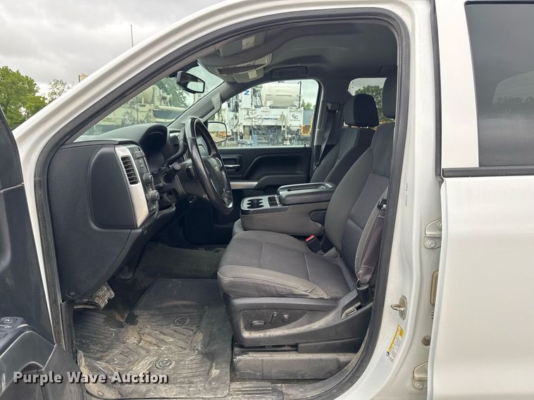 image for item DV2665 2017 Chevrolet Silverado LT Crew Cab pickup truck