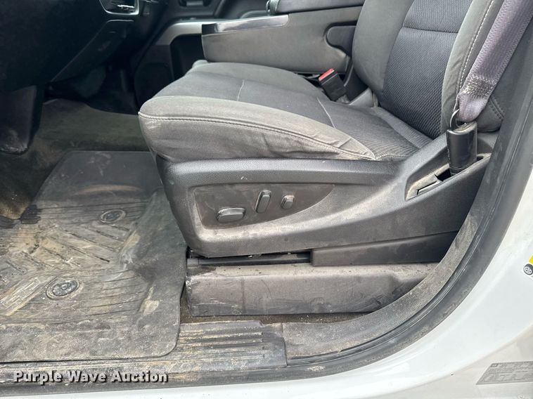 image for item DV2665 2017 Chevrolet Silverado LT Crew Cab pickup truck