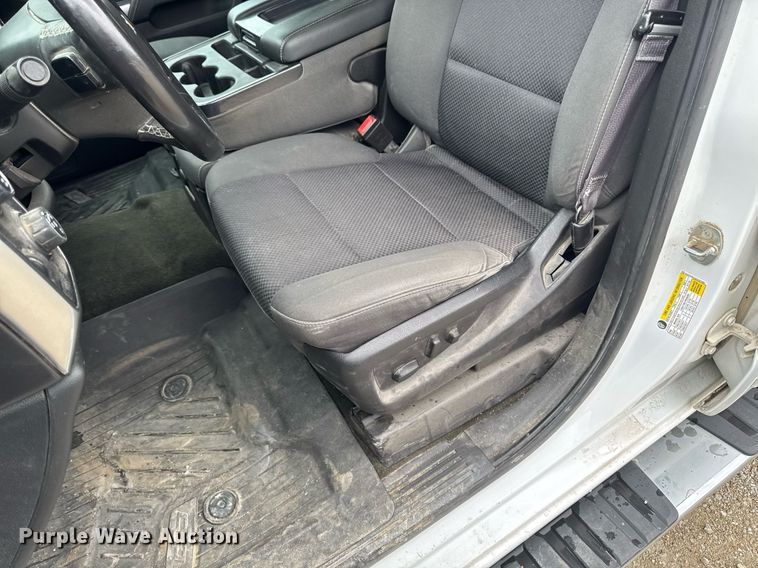 image for item DV2665 2017 Chevrolet Silverado LT Crew Cab pickup truck