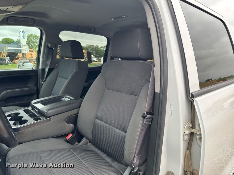 image for item DV2665 2017 Chevrolet Silverado LT Crew Cab pickup truck