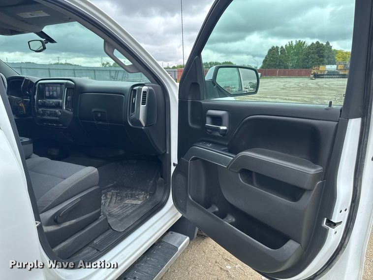 image for item DV2665 2017 Chevrolet Silverado LT Crew Cab pickup truck