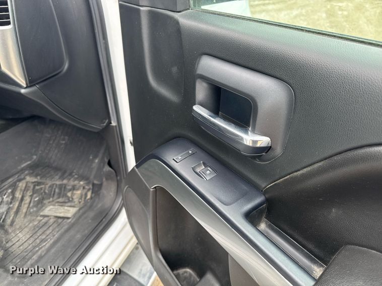 image for item DV2665 2017 Chevrolet Silverado LT Crew Cab pickup truck