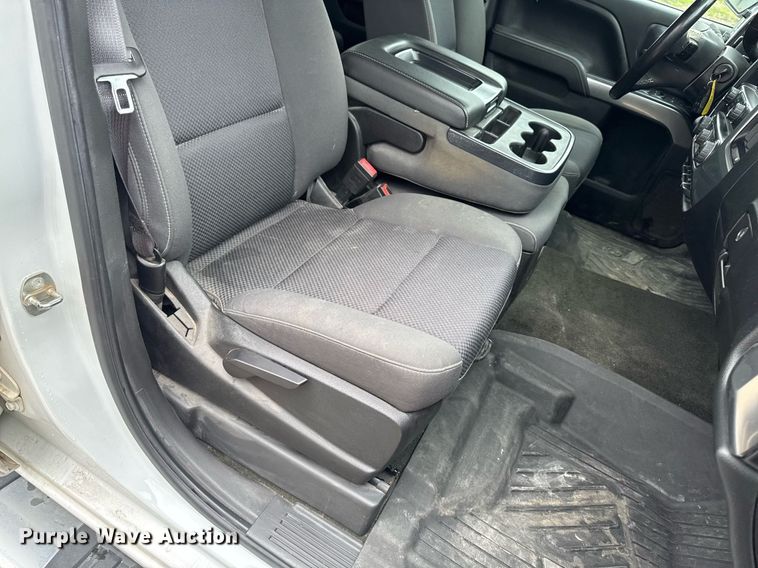 image for item DV2665 2017 Chevrolet Silverado LT Crew Cab pickup truck