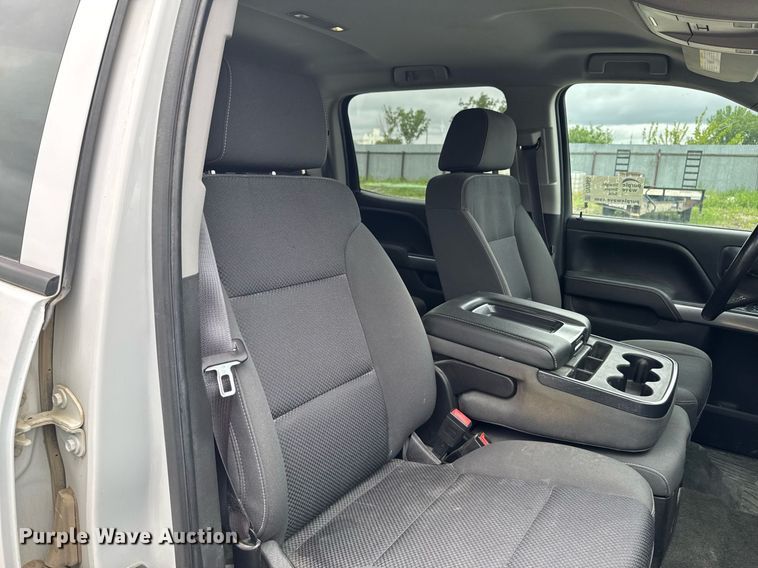 image for item DV2665 2017 Chevrolet Silverado LT Crew Cab pickup truck