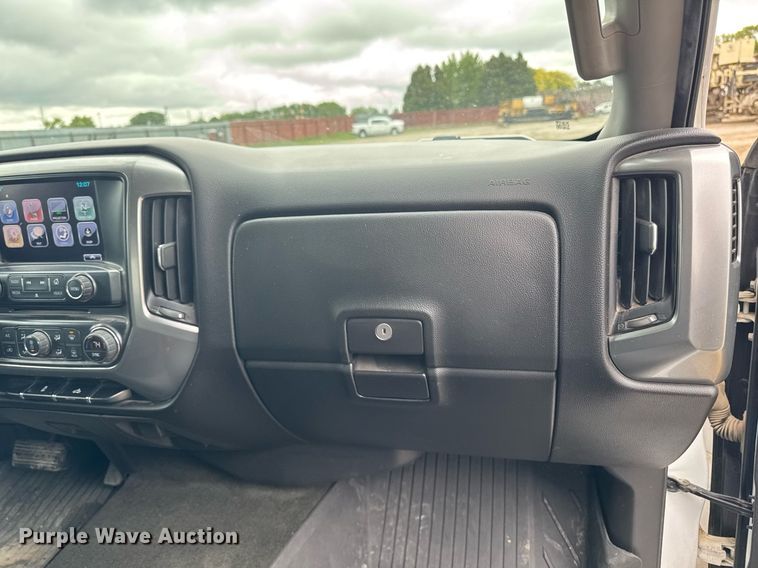 image for item DV2665 2017 Chevrolet Silverado LT Crew Cab pickup truck