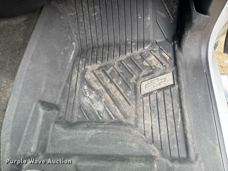 image for item DV2665 2017 Chevrolet Silverado LT Crew Cab pickup truck