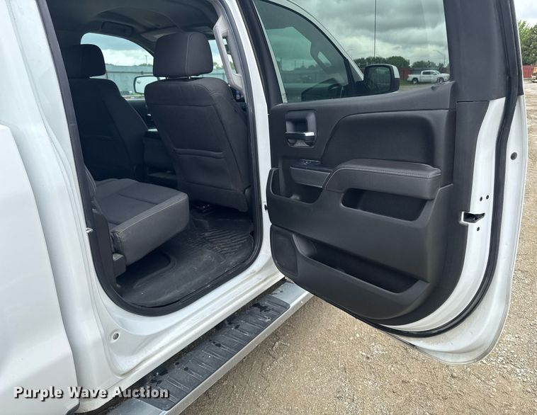 image for item DV2665 2017 Chevrolet Silverado LT Crew Cab pickup truck