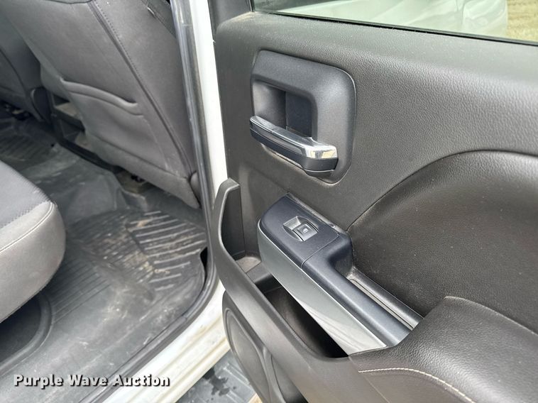 image for item DV2665 2017 Chevrolet Silverado LT Crew Cab pickup truck