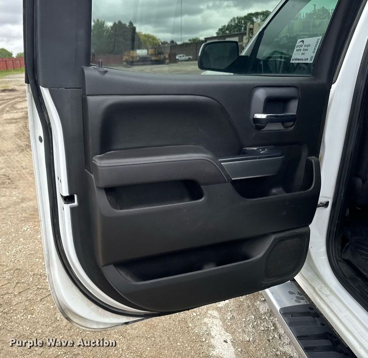 image for item DV2665 2017 Chevrolet Silverado LT Crew Cab pickup truck