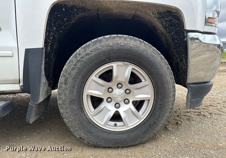 image for item DV2665 2017 Chevrolet Silverado LT Crew Cab pickup truck