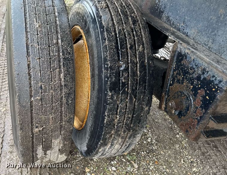 image for item DV2675 1996 Lufkin FL-11 flatbed trailer