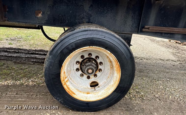 image for item DV2675 1996 Lufkin FL-11 flatbed trailer