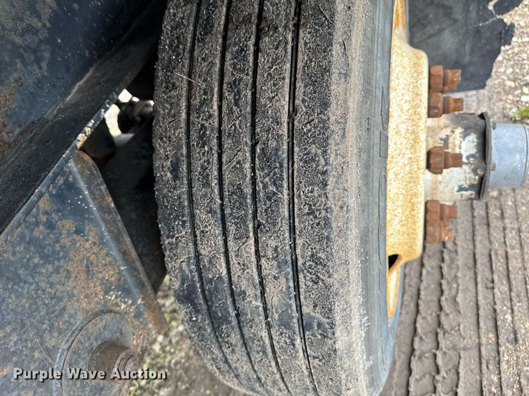 image for item DV2675 1996 Lufkin FL-11 flatbed trailer