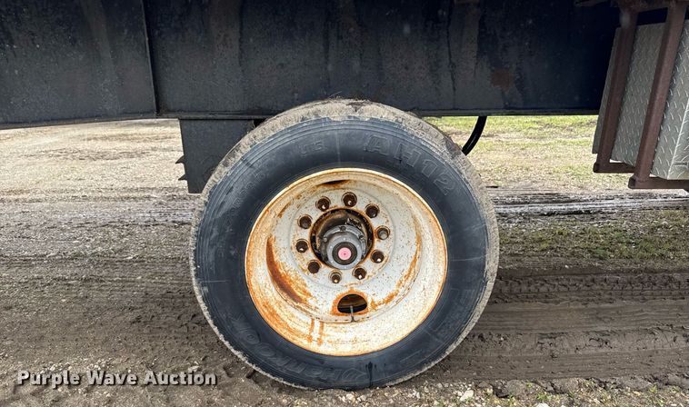 image for item DV2675 1996 Lufkin FL-11 flatbed trailer