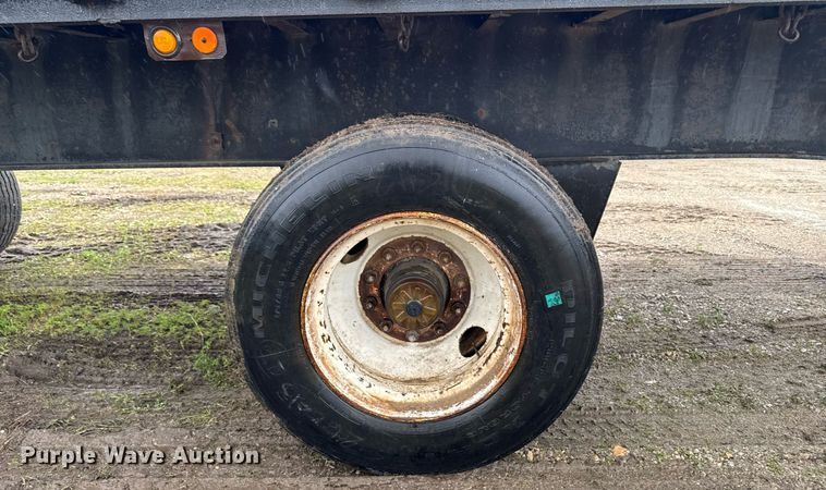 image for item DV2690 1992 Fruehauf PBA-T2-45 flatbed trailer