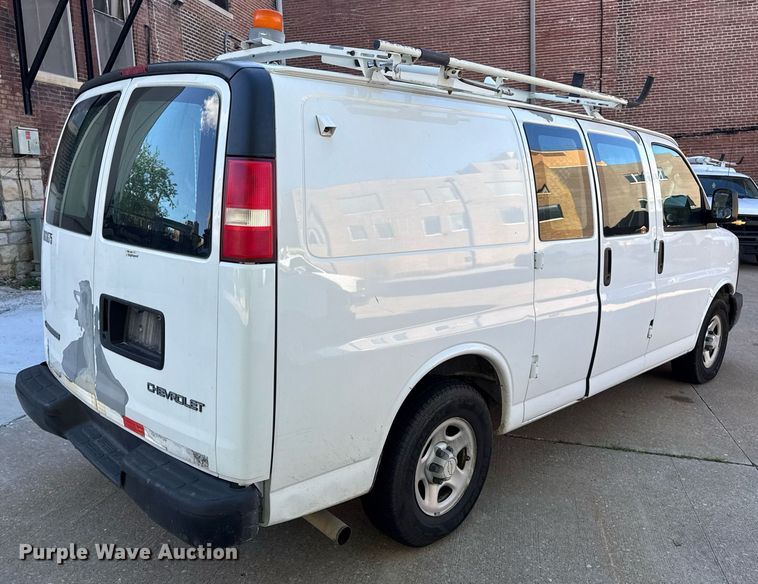 image for item DV4053 2006 Chevrolet Express 1500 van