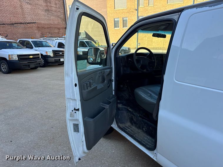 image for item DV4053 2006 Chevrolet Express 1500 van