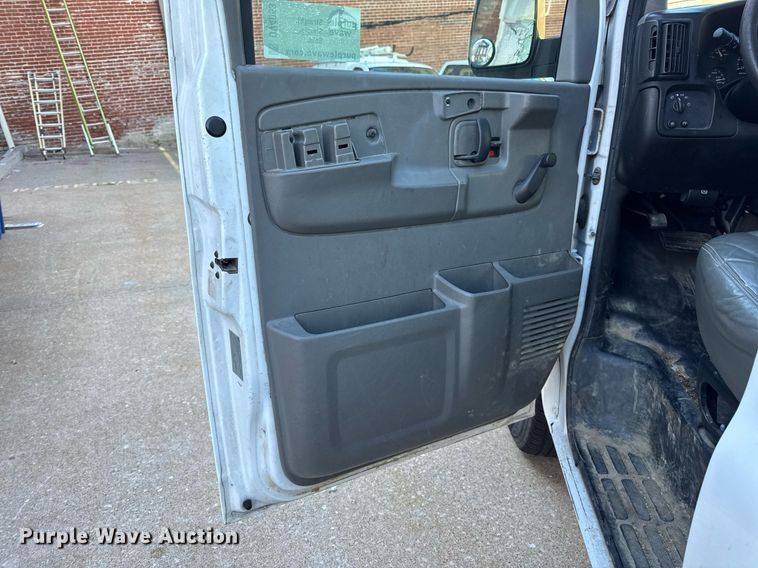 image for item DV4053 2006 Chevrolet Express 1500 van