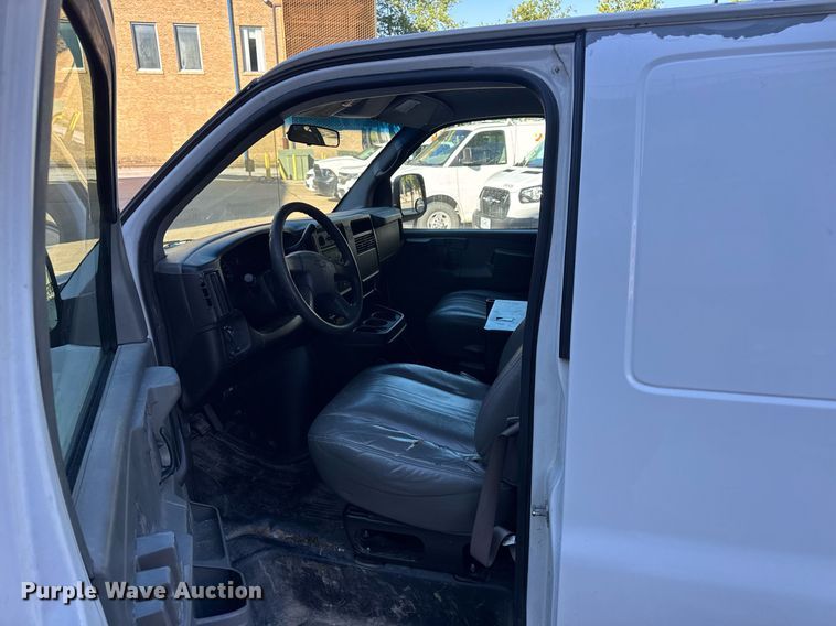 image for item DV4053 2006 Chevrolet Express 1500 van