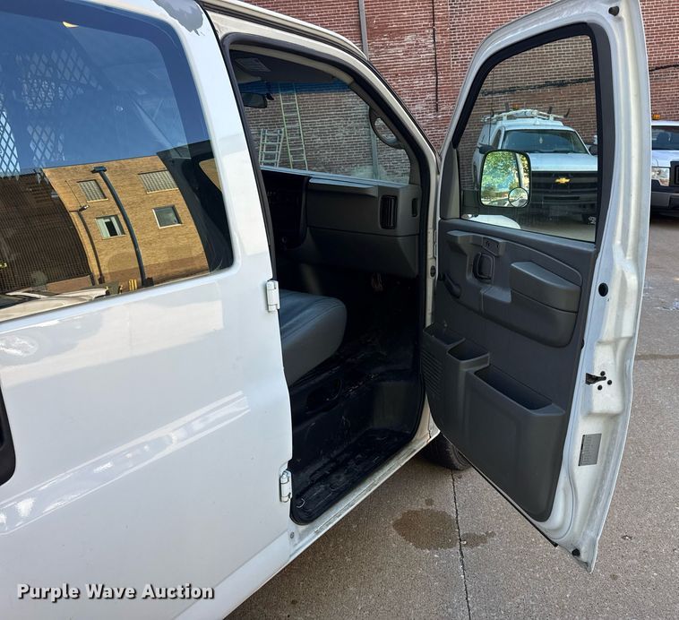 image for item DV4053 2006 Chevrolet Express 1500 van