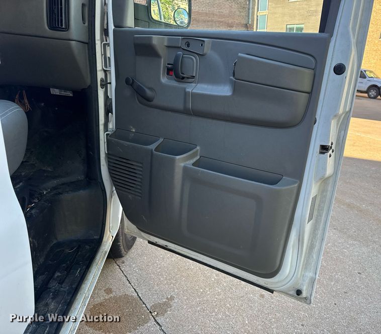 image for item DV4053 2006 Chevrolet Express 1500 van