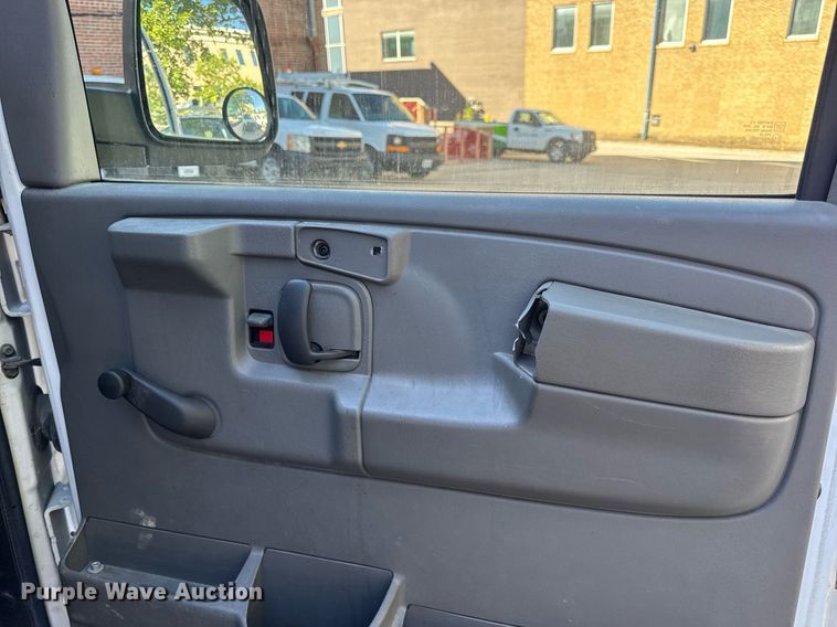 image for item DV4053 2006 Chevrolet Express 1500 van