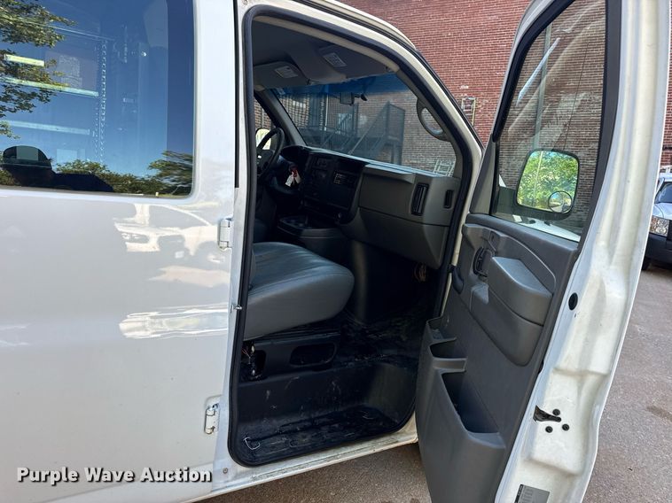 image for item DV4053 2006 Chevrolet Express 1500 van