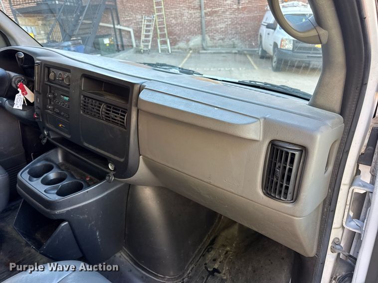 image for item DV4053 2006 Chevrolet Express 1500 van