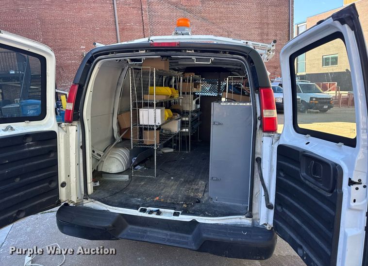 image for item DV4053 2006 Chevrolet Express 1500 van