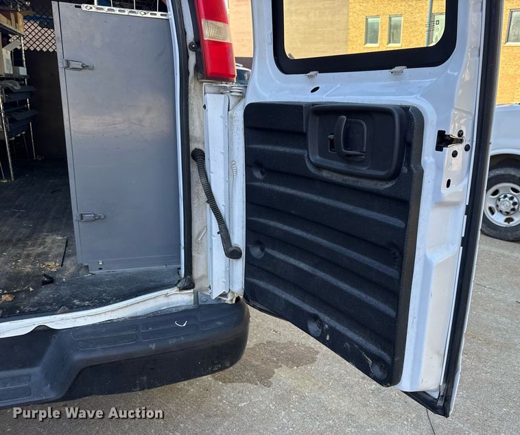 image for item DV4053 2006 Chevrolet Express 1500 van