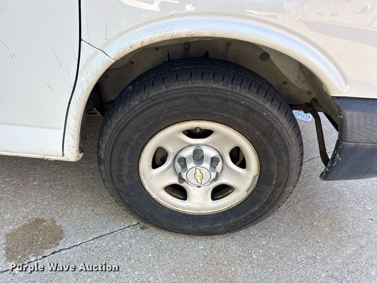 image for item DV4053 2006 Chevrolet Express 1500 van