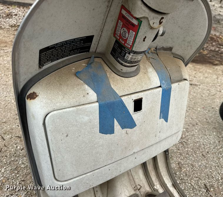 image for item DV4081 (2) vespa scooters