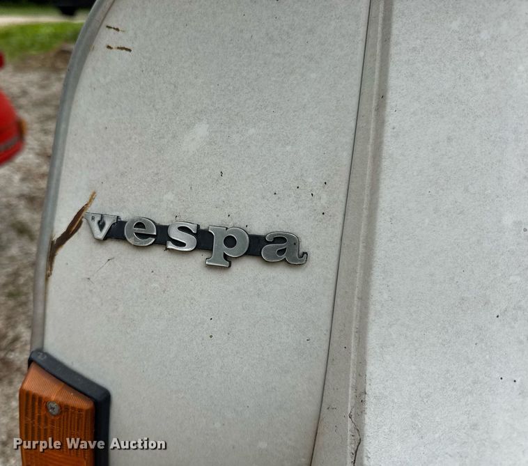 image for item DV4081 (2) vespa scooters