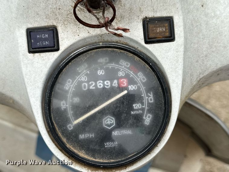 image for item DV4081 (2) vespa scooters