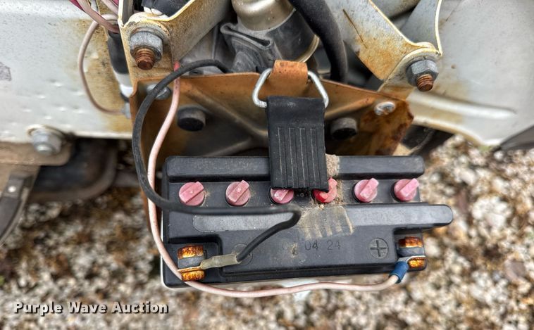 image for item DV4081 (2) vespa scooters