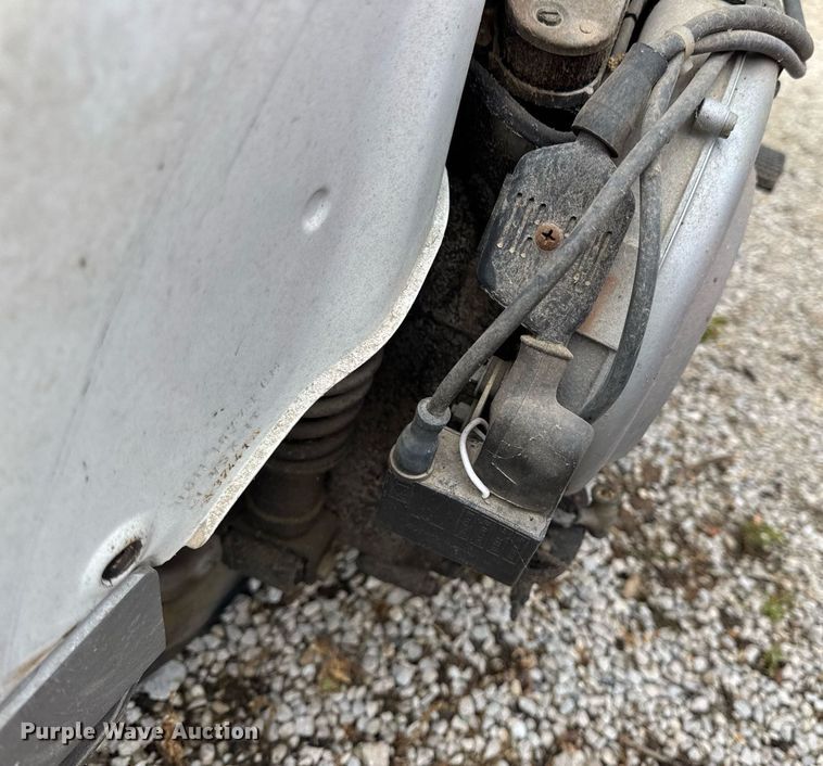 image for item DV4081 (2) vespa scooters