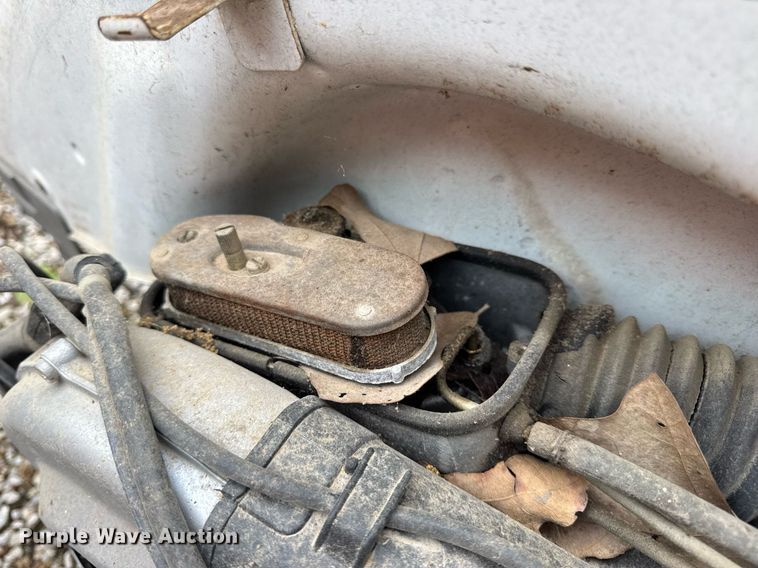 image for item DV4081 (2) vespa scooters