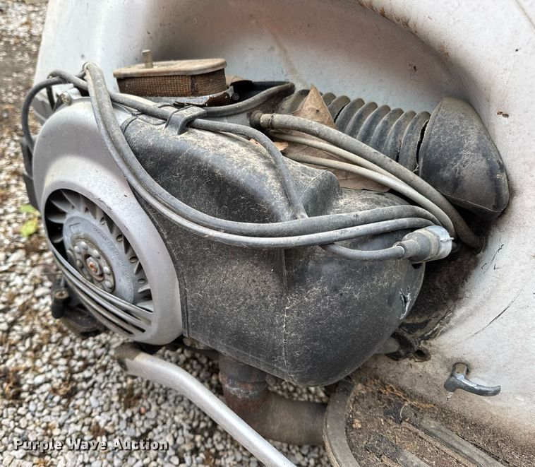 image for item DV4081 (2) vespa scooters