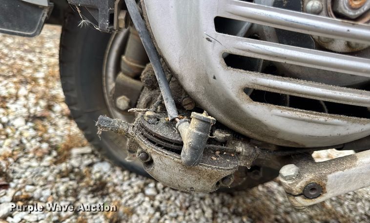 image for item DV4081 (2) vespa scooters