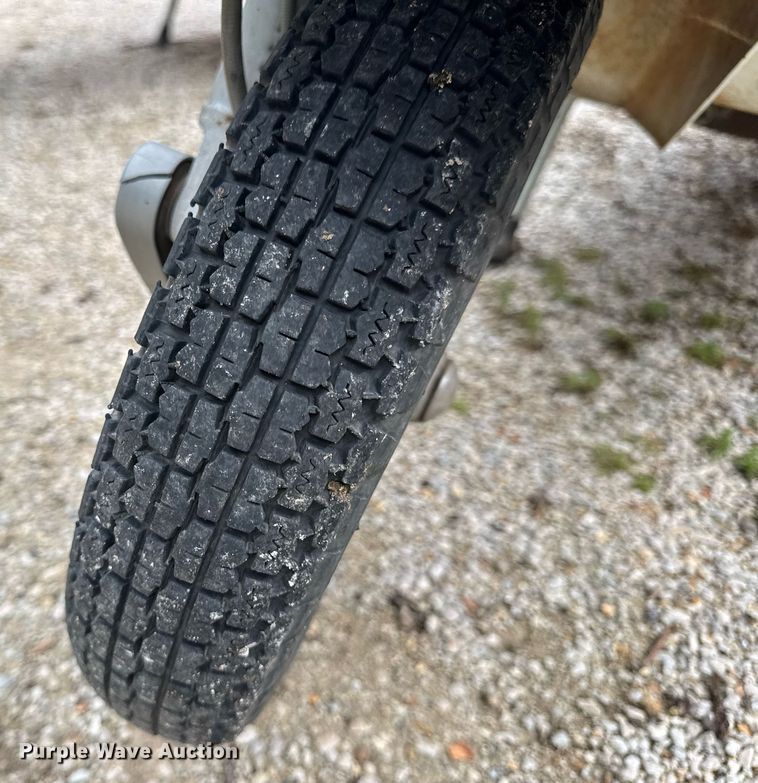 image for item DV4081 (2) vespa scooters