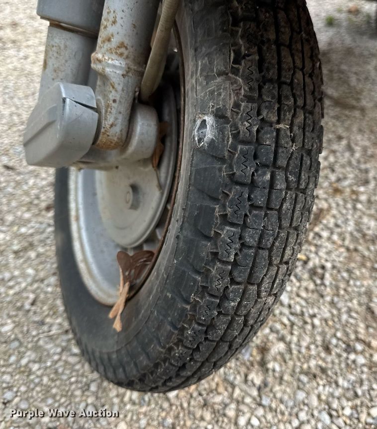 image for item DV4081 (2) vespa scooters