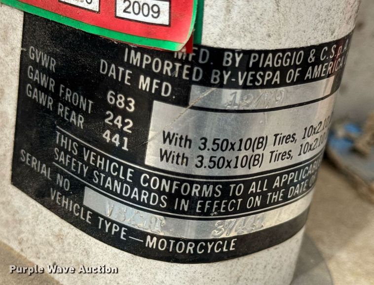 image for item DV4081 (2) vespa scooters